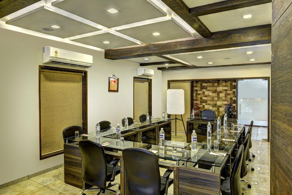 Hotel Aaram Orchard Ahmedabad Eksteriør bilde