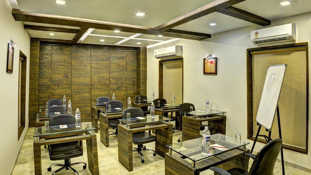 Hotel Aaram Orchard Ahmedabad Eksteriør bilde