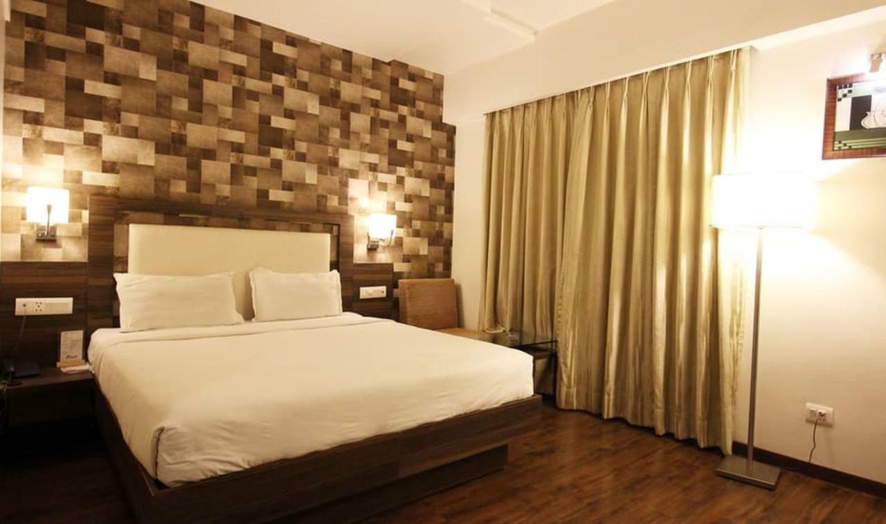 Hotel Aaram Orchard Ahmedabad Eksteriør bilde